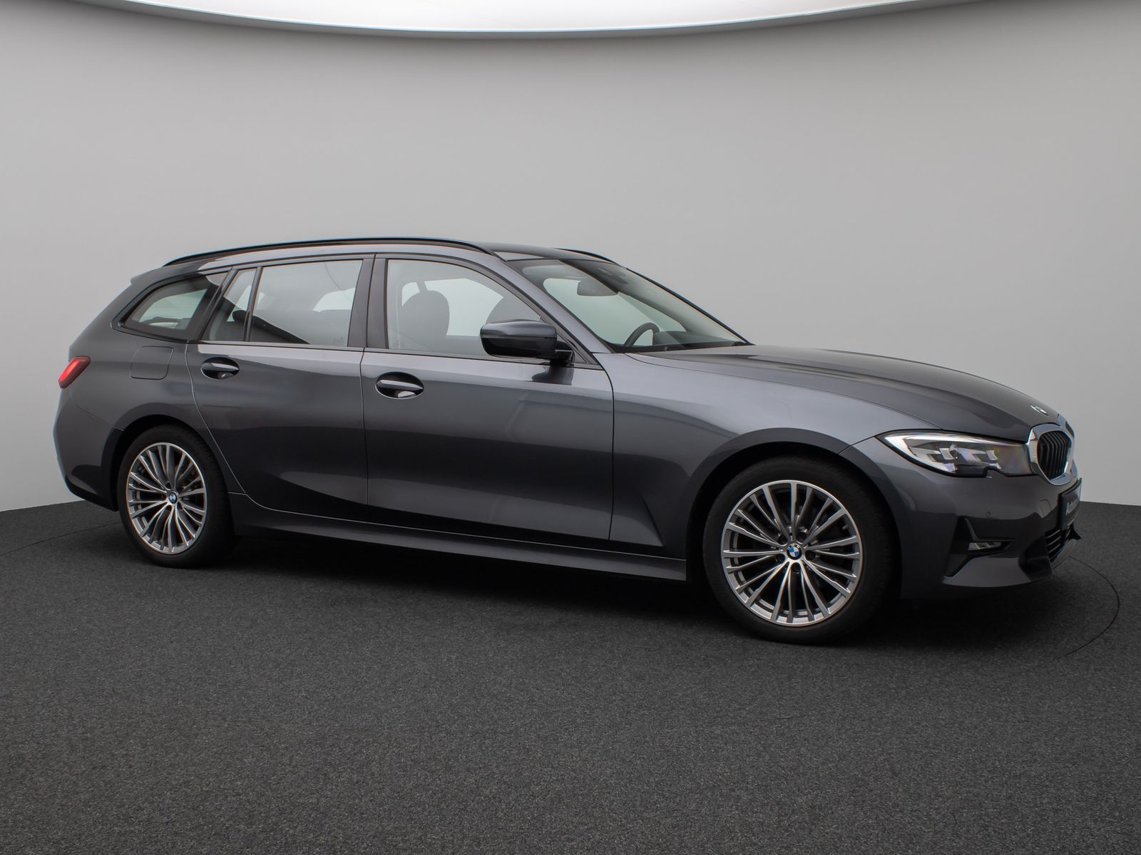 Fahrzeugabbildung BMW 320i Sport Line PDC Stop&go Standhzng Leder 18"