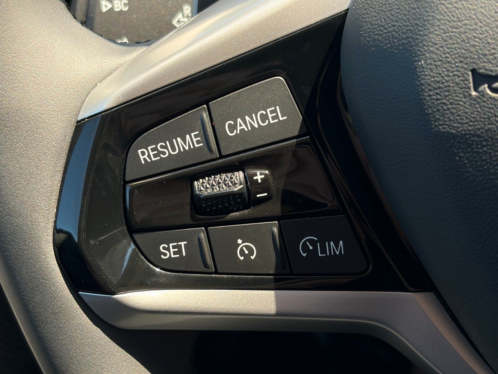 Fahrzeugabbildung BMW 318i Touring CockPit+ Alarm 3Z-Klima Kamera SHZ