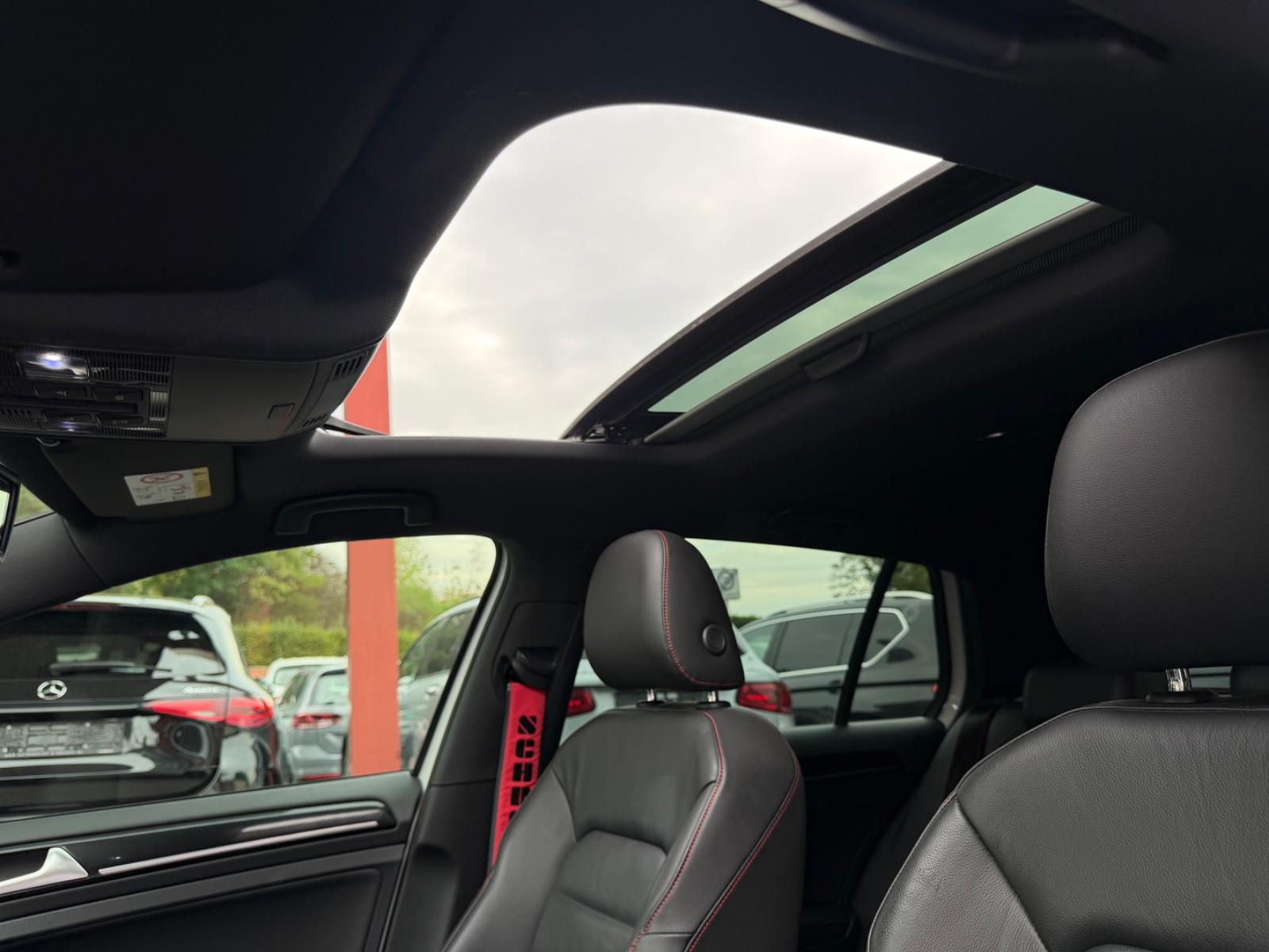Volkswagen Golf VII Lim. GTI Clubsport*DYNAUDIO*PANO*LEDER*