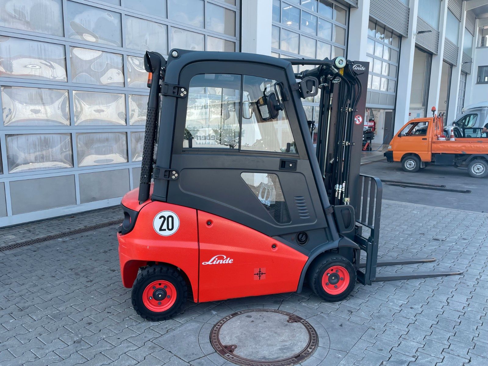 Fahrzeugabbildung Linde H14D-01 / HH 4,6m /  962h / Diesel / SS