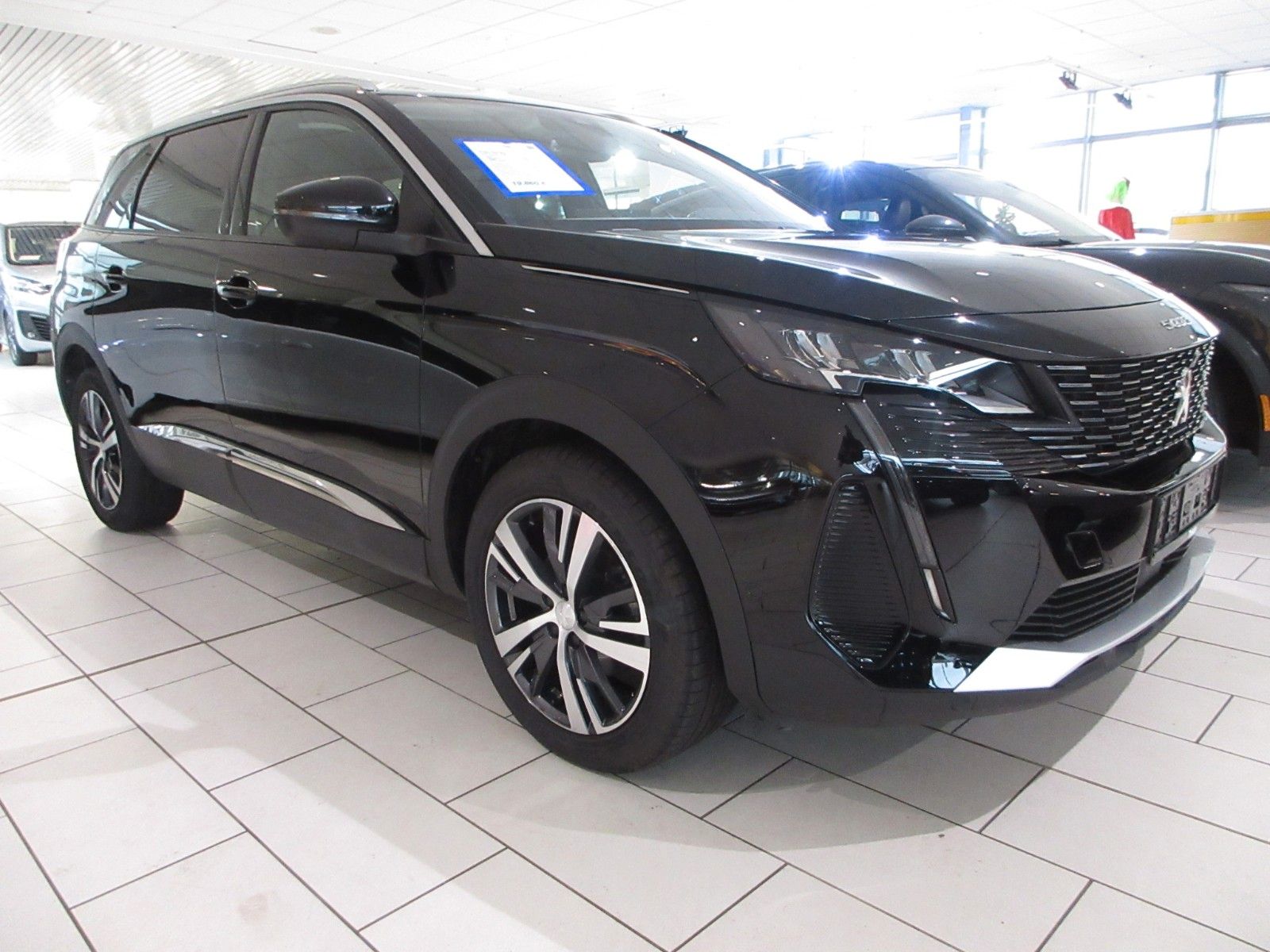 Fahrzeugabbildung Peugeot 5008 Allure Pack 1.5D LED/NAVI/AHK/PDC/R´CAM