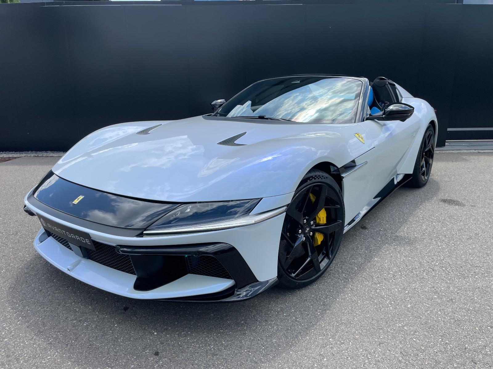 Ferrari 12Cilindri Spider EXTRA RANGE BIANCO BABY BLUE