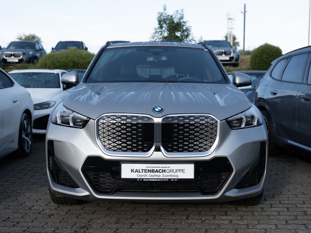 BMW iX1 xDrive30 M-Sport PANO AHK HUD 360° LED ACC foto 4