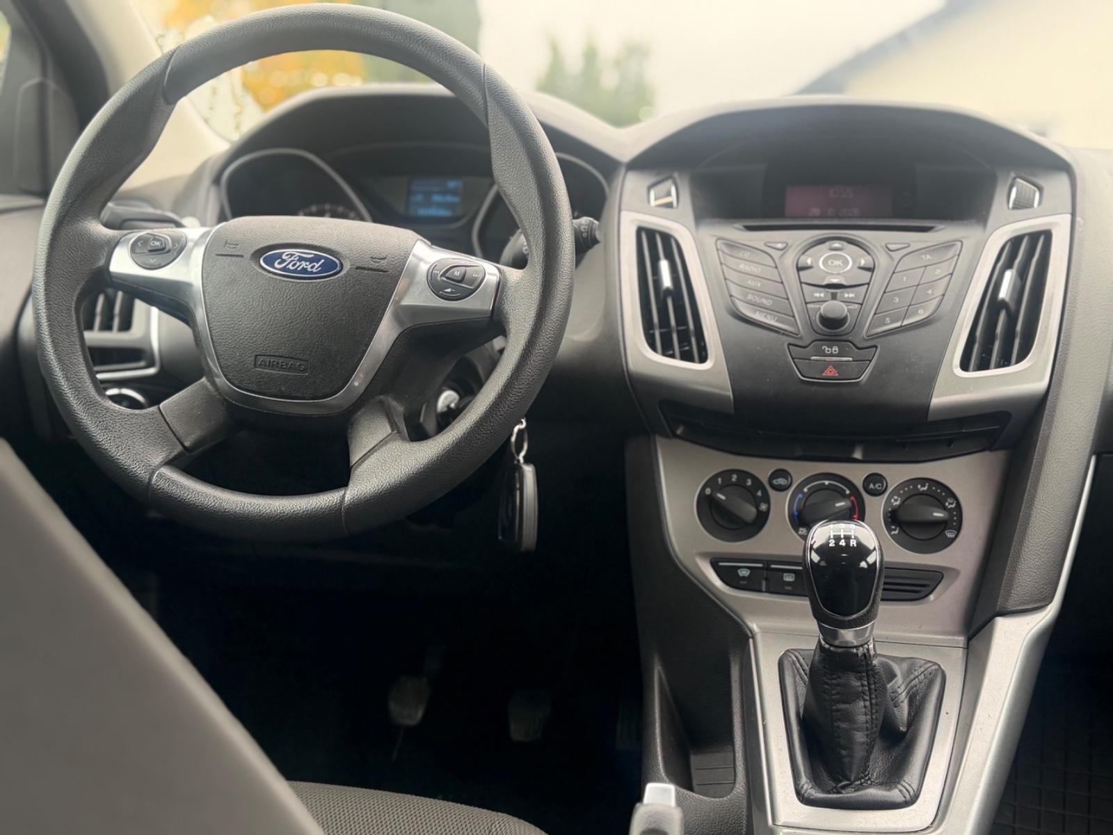 Ford Focus 2012 — photo 21