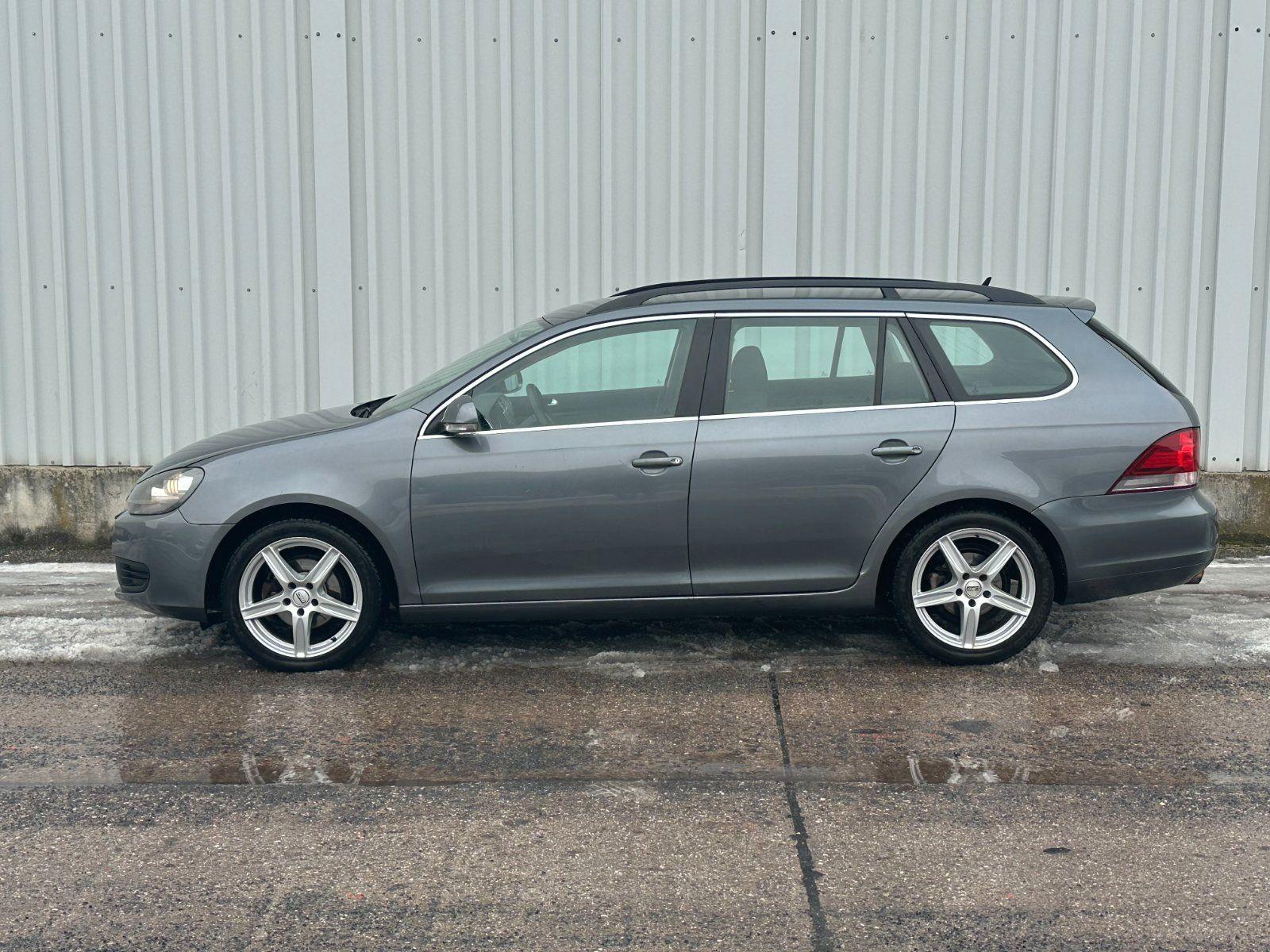 Volkswagen Golf 2010 — rear view