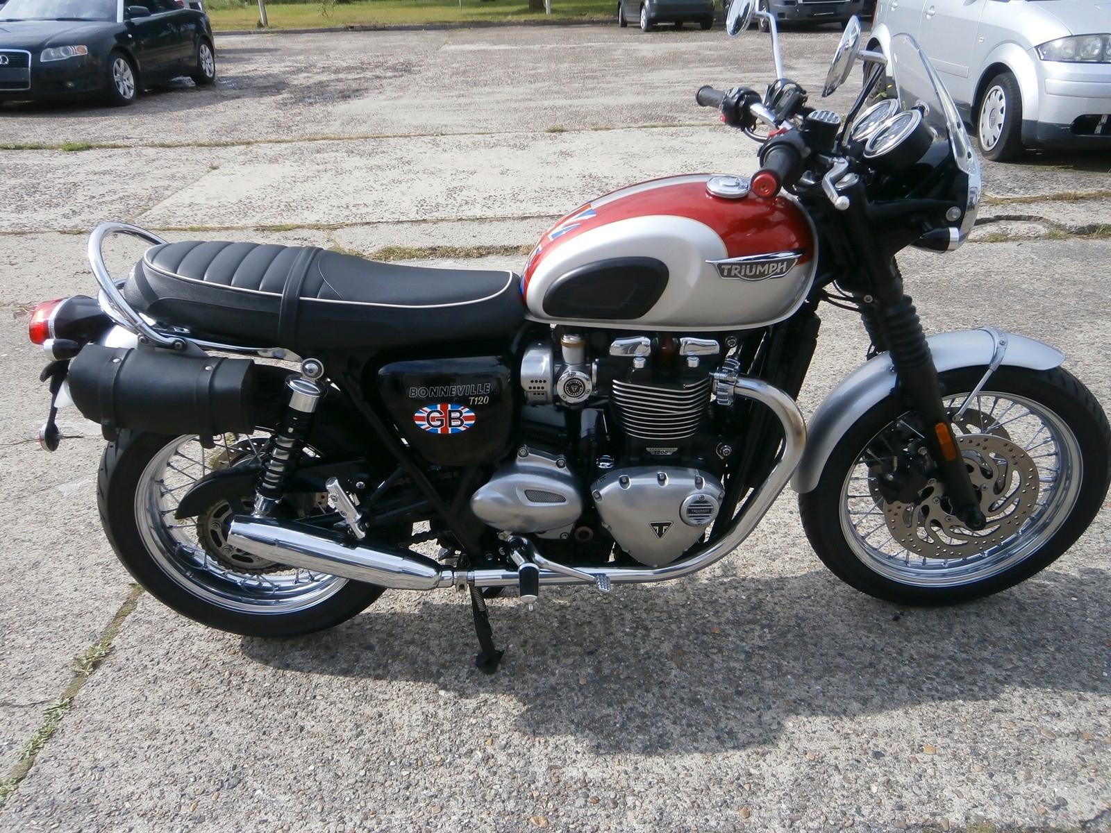 Triumph Bonneville T120 Zustand besser als neu