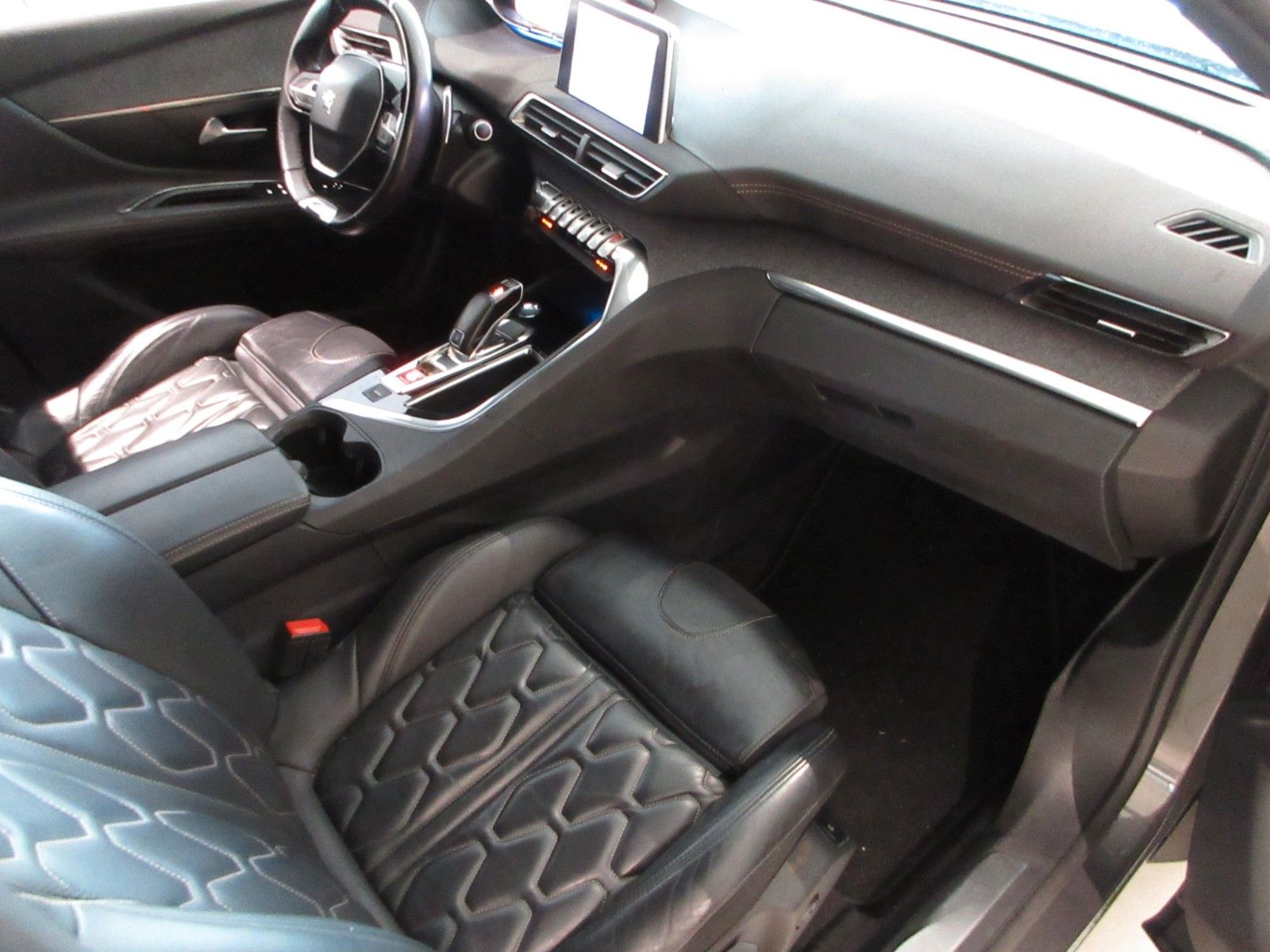Fahrzeugabbildung Peugeot 5008 GT-LINE 1.5D LED/SHZ/VOLLLEDER/360°CAM