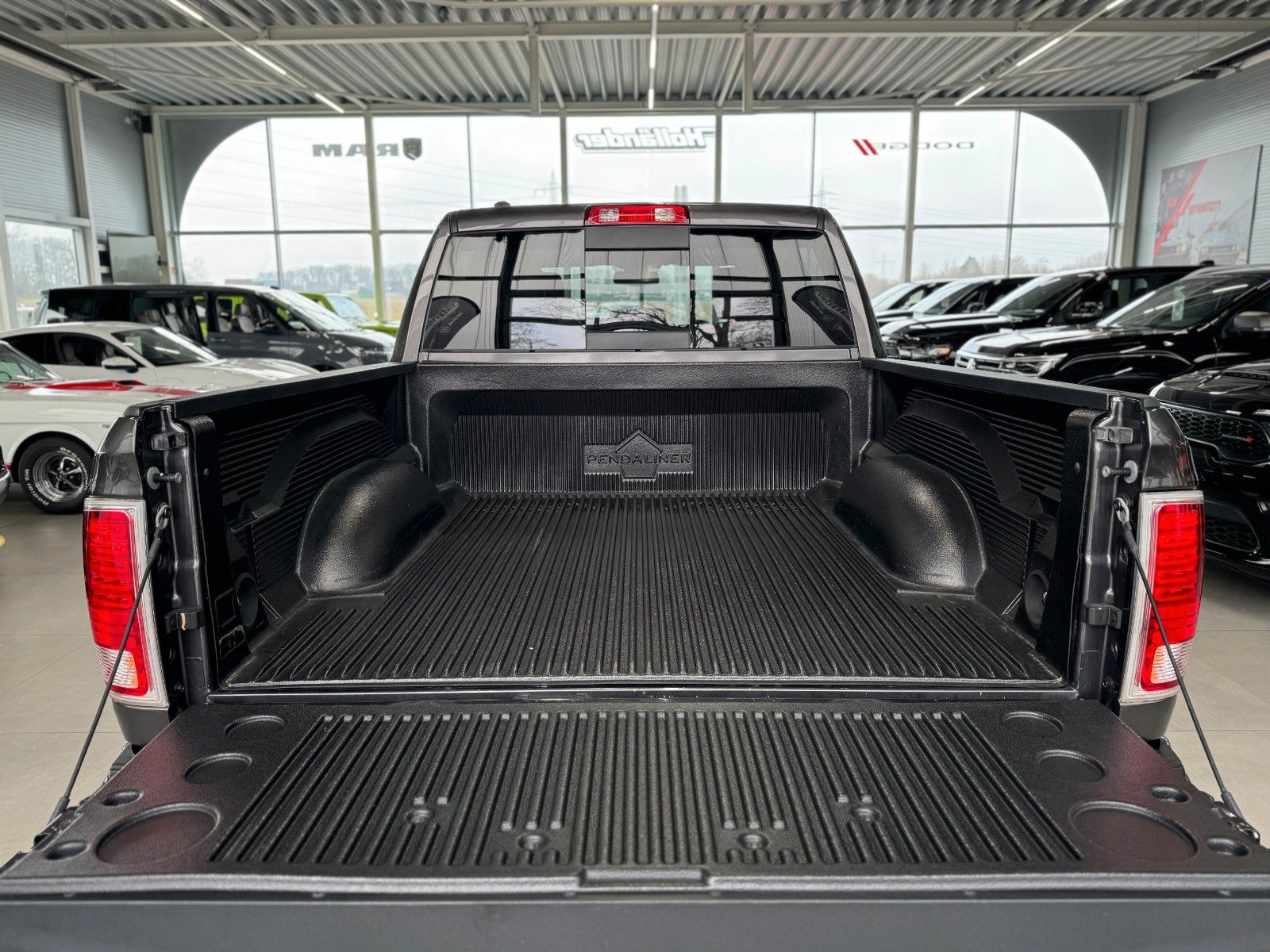 Fahrzeugabbildung Dodge RAM 1500 Laramie Classic  "LPG  AHK  Leder"