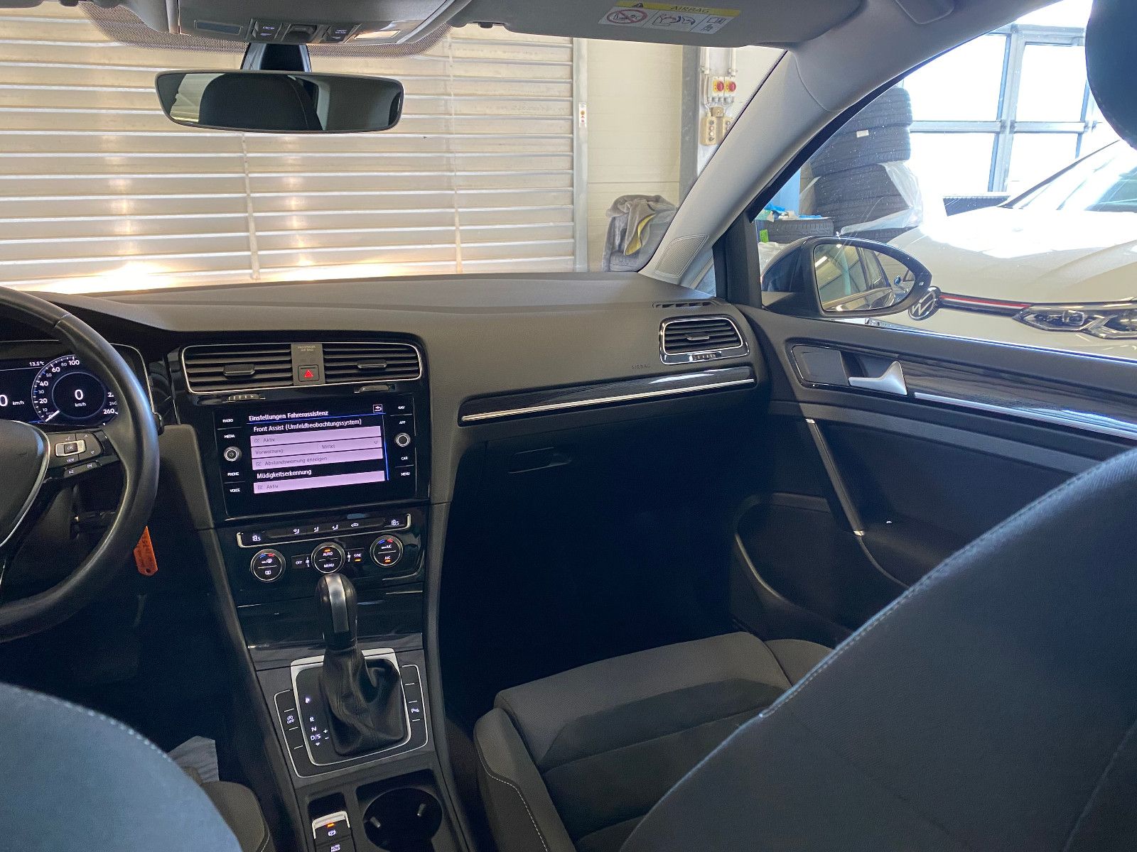 Fahrzeugabbildung Volkswagen Golf VII Lim. Highline DSG ACC Navi Pano Kam LED