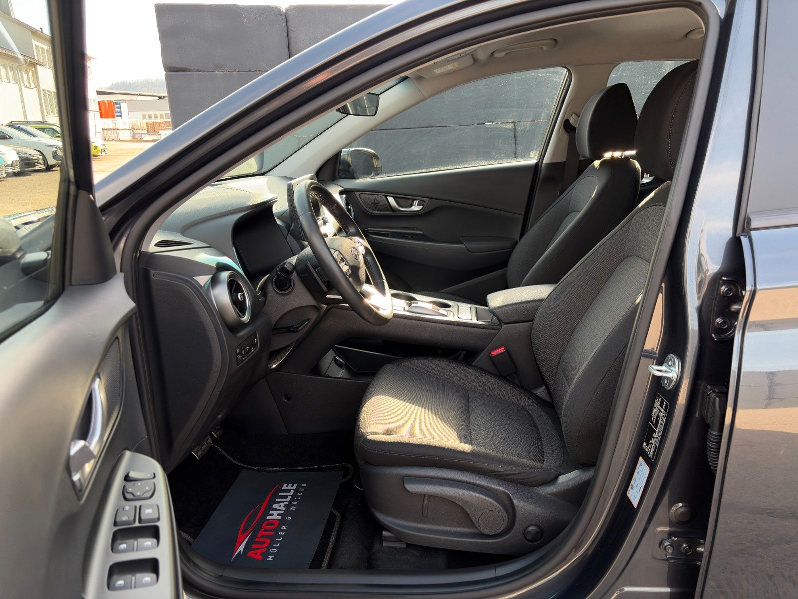 Fahrzeugabbildung Hyundai KONA E Select SHZ LHZ LKA LFA ACC Navi CarPlay