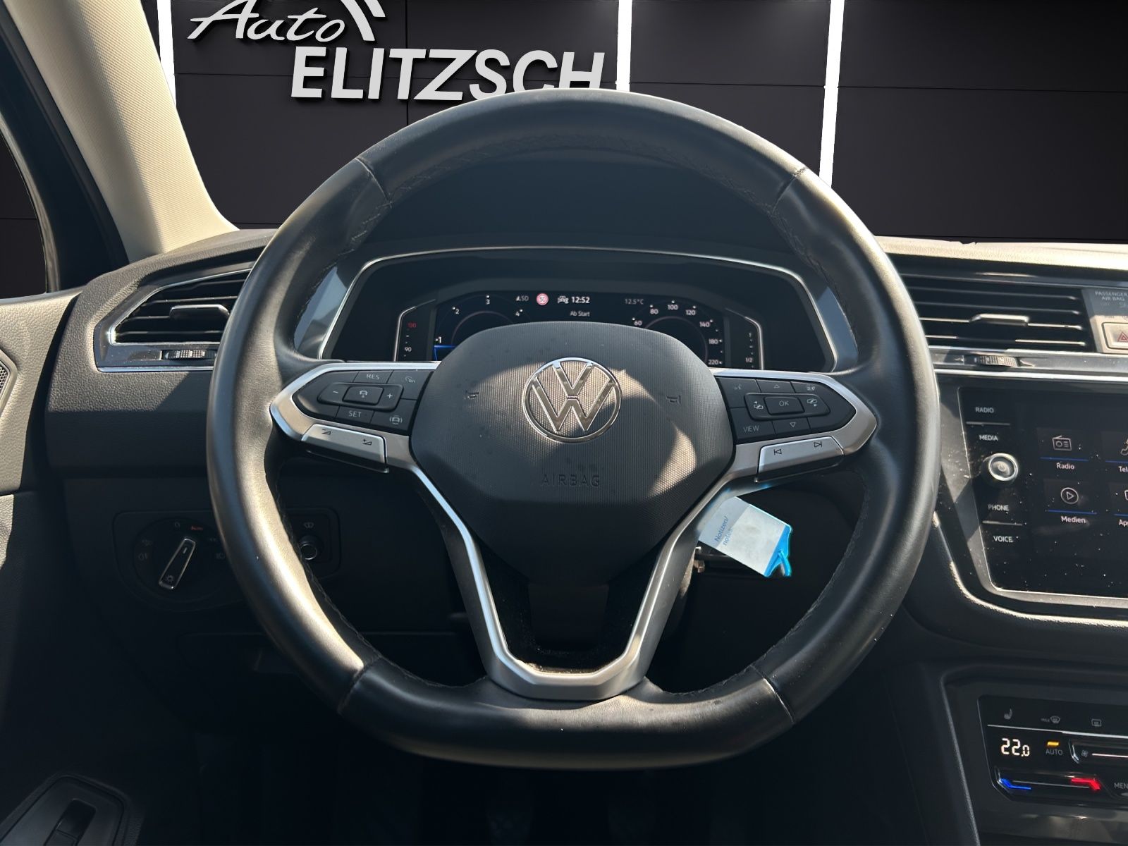 Fahrzeugabbildung Volkswagen Tiguan Allspace Life TDI IQ.Light ACC AHK SH LRH