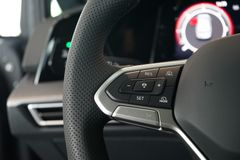 VW Golf 1.5 eTSI R-Line Black Style | Pano | HuD VW Golf 1.5 eTSI R-Line Black Style | Pano | HuD