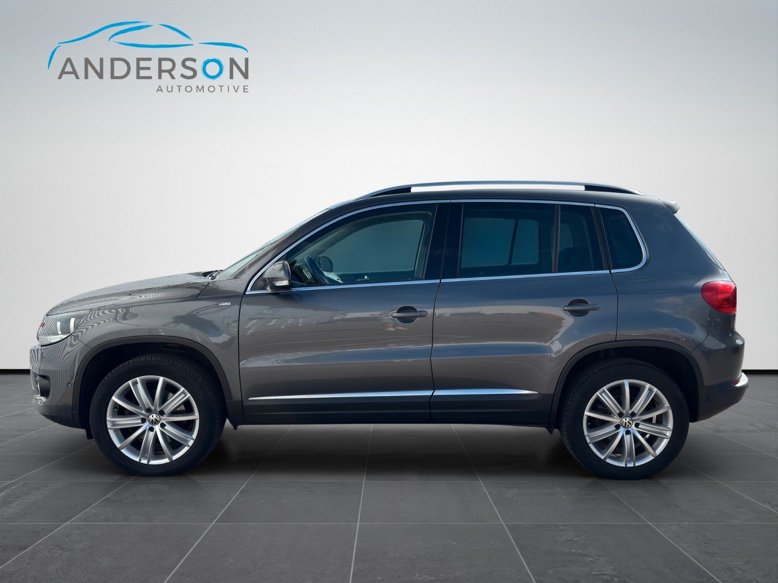 Fahrzeugabbildung Volkswagen TIGUAN 2.0 TDI 4MOT SPORT&STYLE DSG PANO AHK NAV