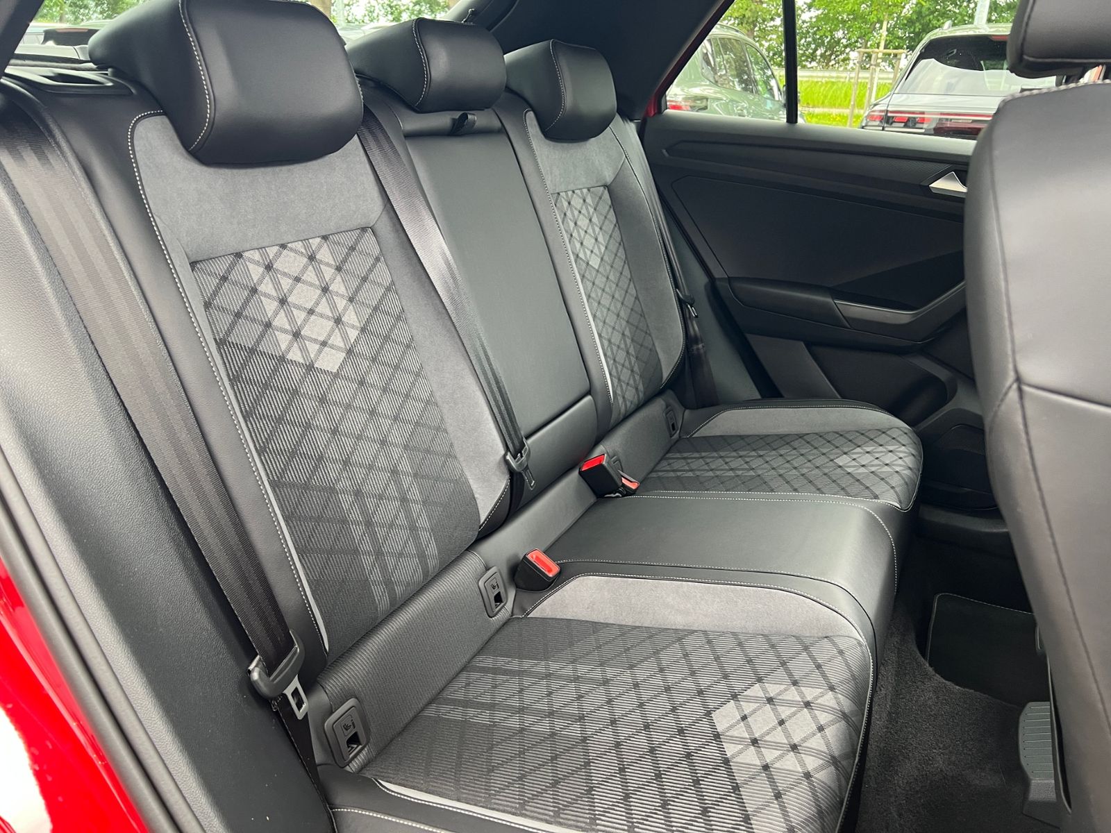 Fahrzeugabbildung Volkswagen T-Roc R-Line 2.0 TDI DSG 4Motion *AHK, BlackStyl