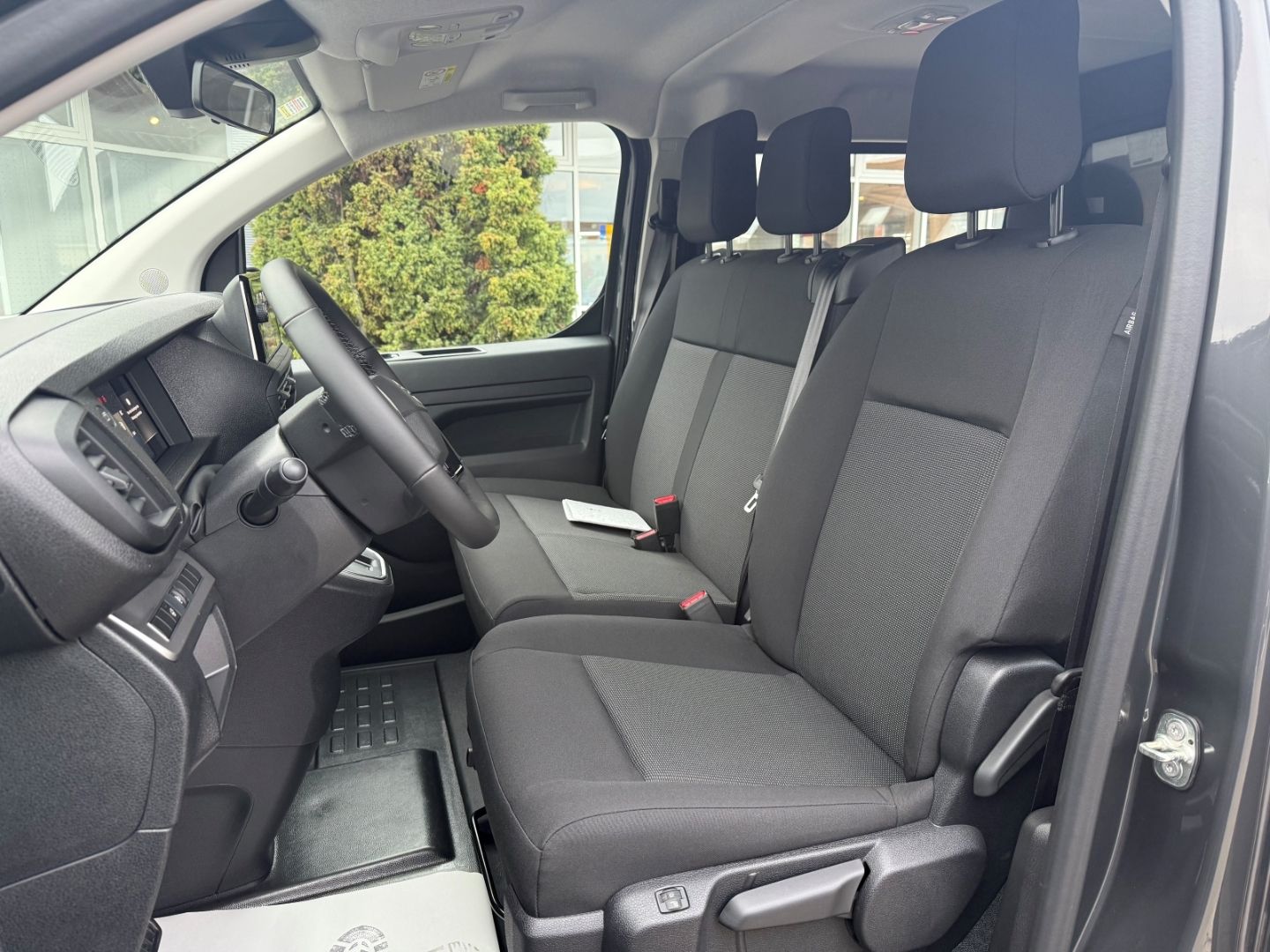 Fahrzeugabbildung Opel Vivaro L3 Doppelkabine XL D 180 Automatik