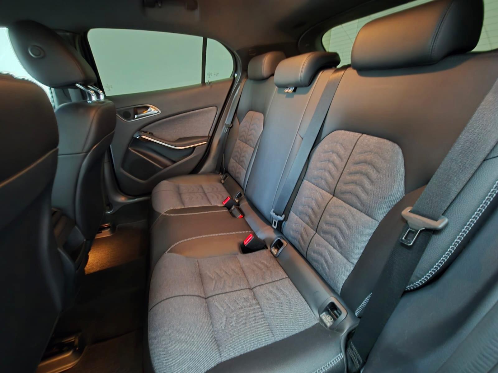 Mercedes-Benz GLA 200 d Style LED Navi Teilleder Telefon 19"