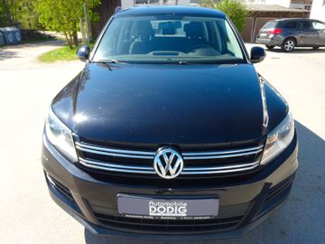 Volkswagen Tiguan - 1