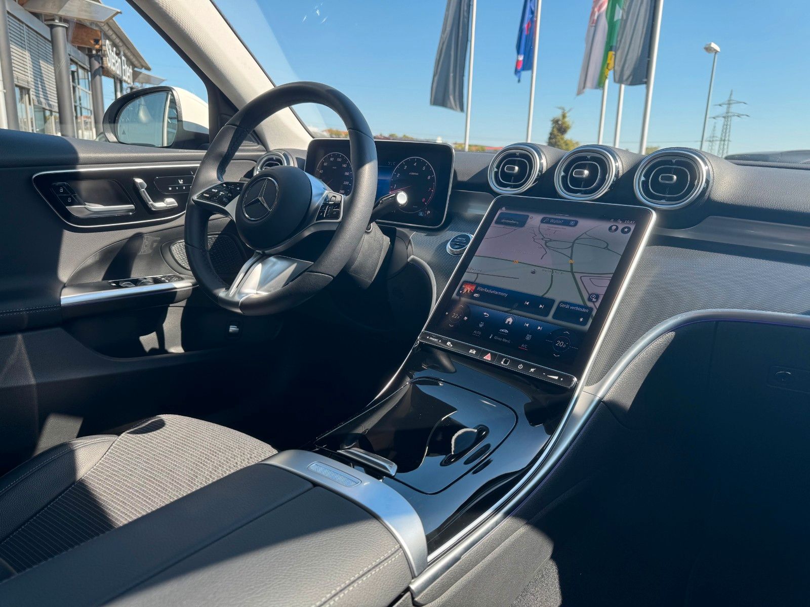 Fahrzeugabbildung Mercedes-Benz C 180 T Avantgarde+AHK+Memory+Ambiente+TotW