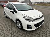 Kia Rio Spirit *2 Hand*SHZ*PDC*Navi*Isofix-Aufnahmen - Kia Rio mit Diesel-Antrieb: Limousine