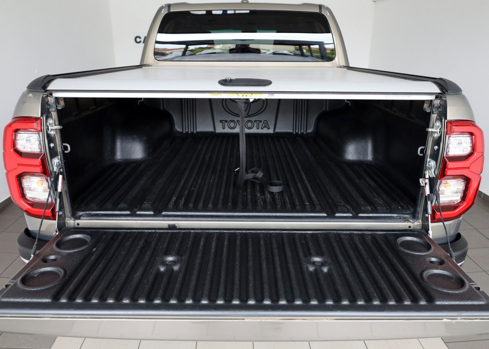 Fahrzeugabbildung Toyota Hilux 2.8 D-4D Executive, CarPlay, Kamera, Rollo