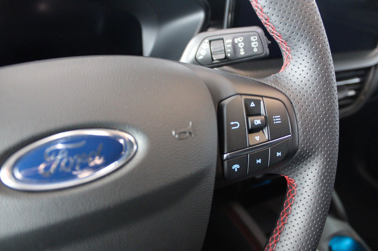 Fahrzeugabbildung Ford Kuga PHEV ST-LINE X NAVI Kamera Winter Paket