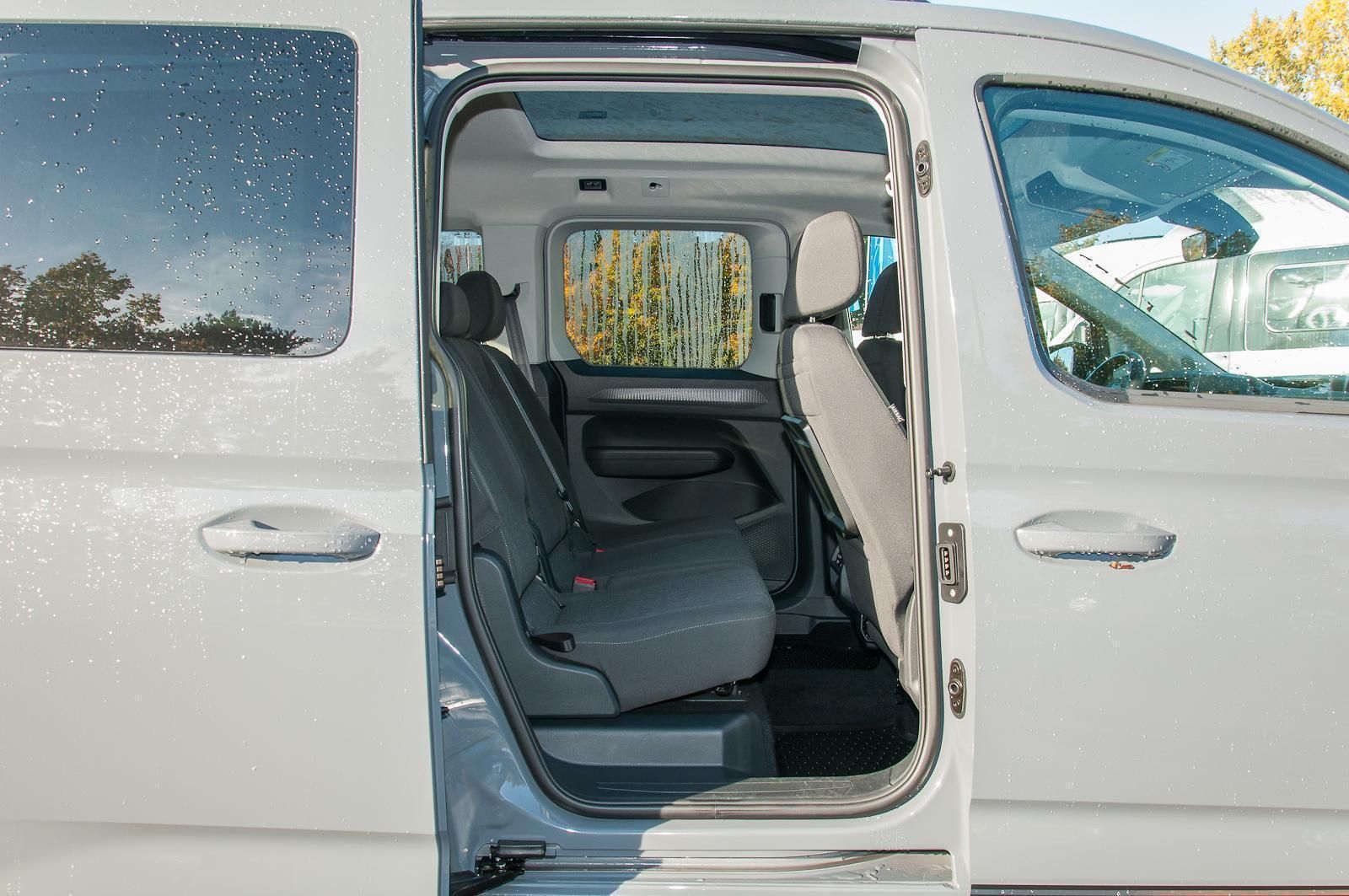 Fahrzeugabbildung Volkswagen Caddy 1,5 TSI LED Klima Panorama Alu 'Dark Label