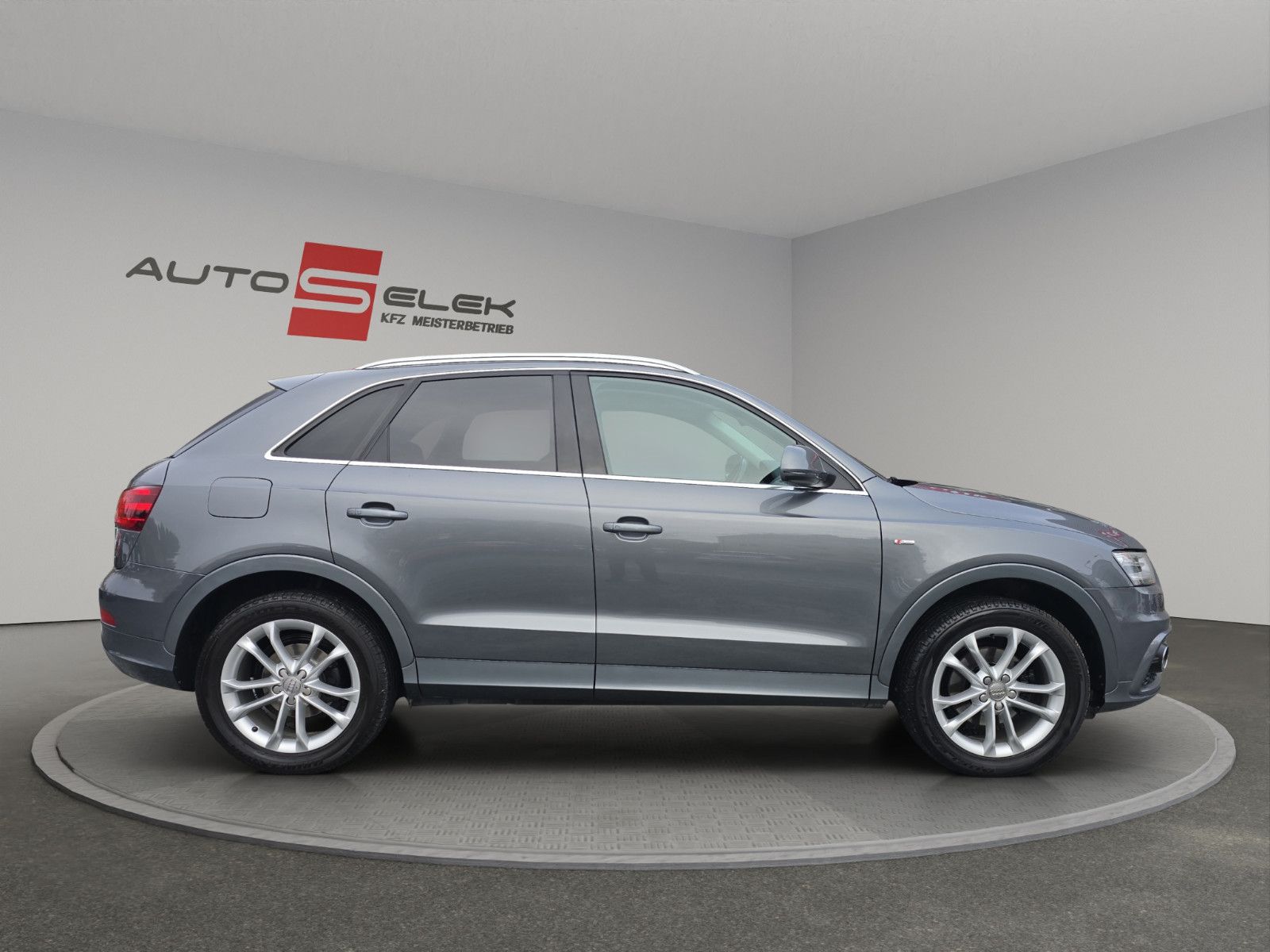 Fahrzeugabbildung Audi Q3 2.0 TDI quattro S-Line Automatik/Navi/PDC/