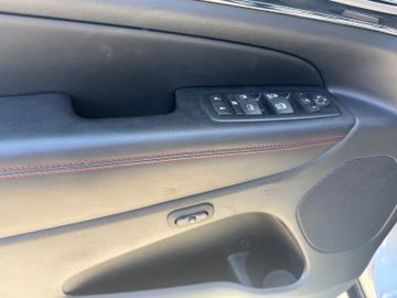 Jeep Grand Cherokee - 12