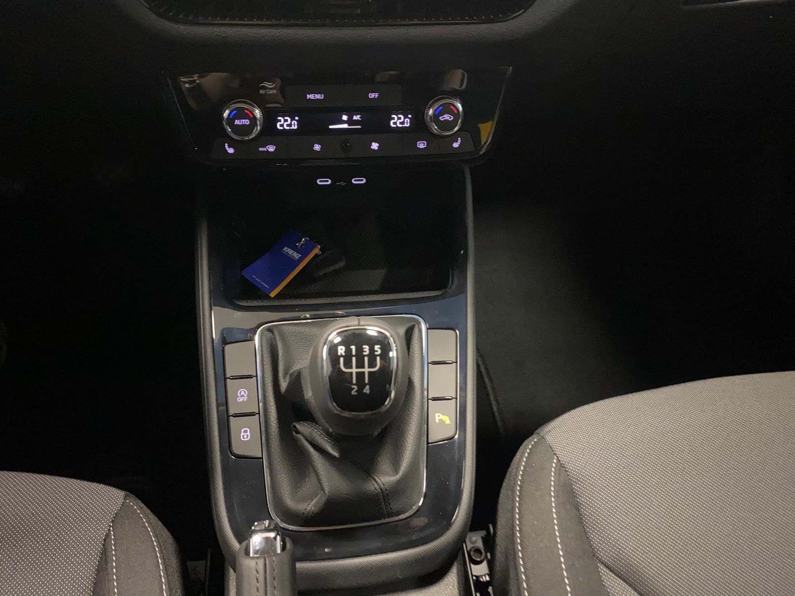 Fahrzeugabbildung SKODA Fabia 1.0 TSI Selection APP+5J. GARANTIE+KAMERA+