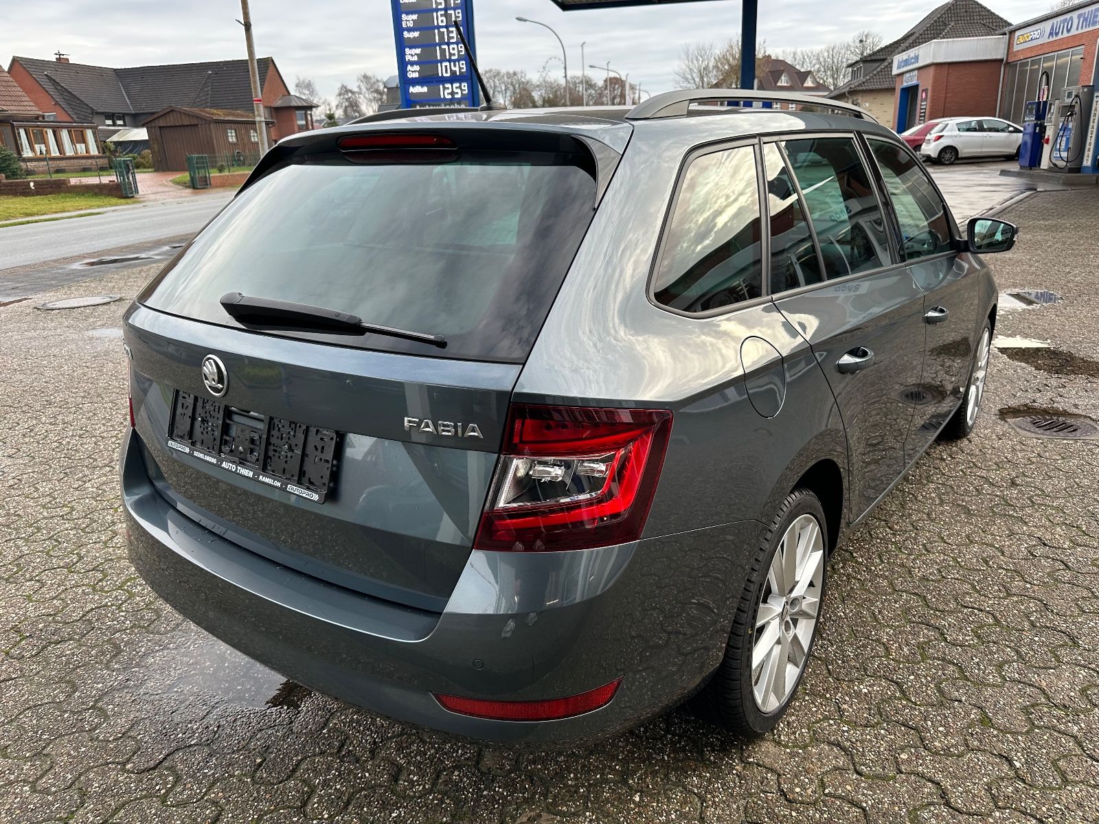 Fahrzeugabbildung SKODA Fabia Combi 1.0 TSI Style SHZG/EPH/Carplay