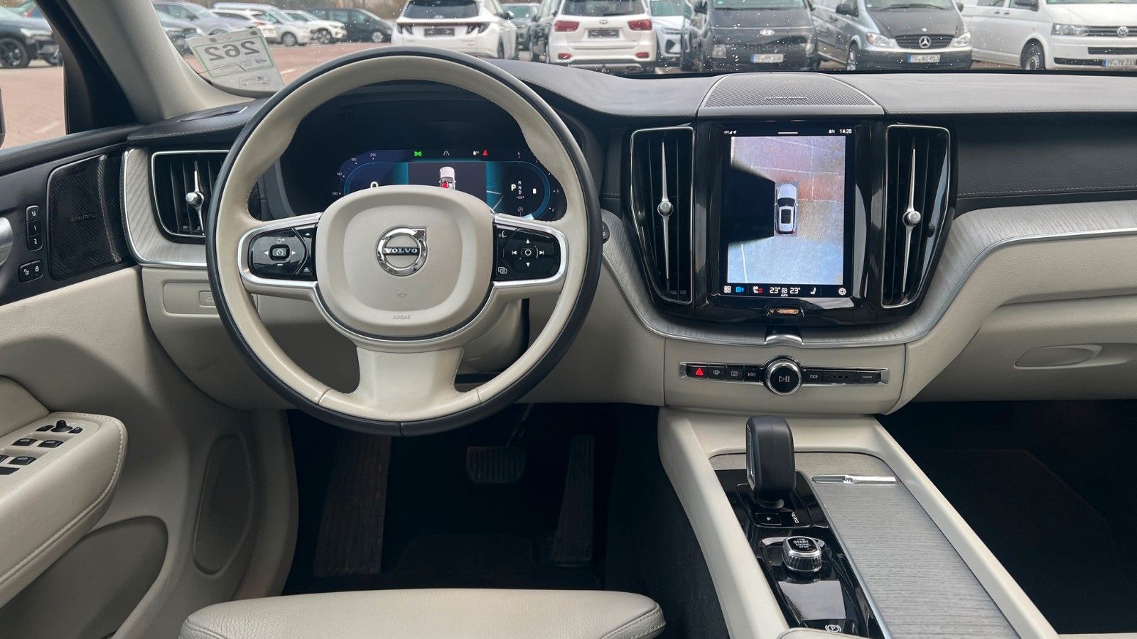 Fahrzeugabbildung Volvo XC60 B5 D Ultimate Dark AWD*360°*AHK*HUD*LUFT*