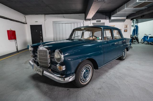 Mercedes-Benz W 110 230 S