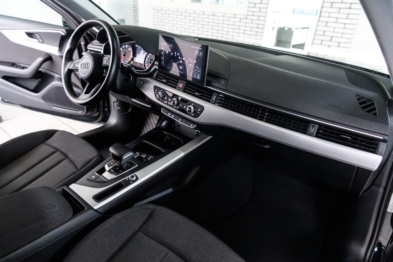 Fahrzeugabbildung Audi A4 35 TFSI S tronic advanced Avant LED/SZH/NAVI