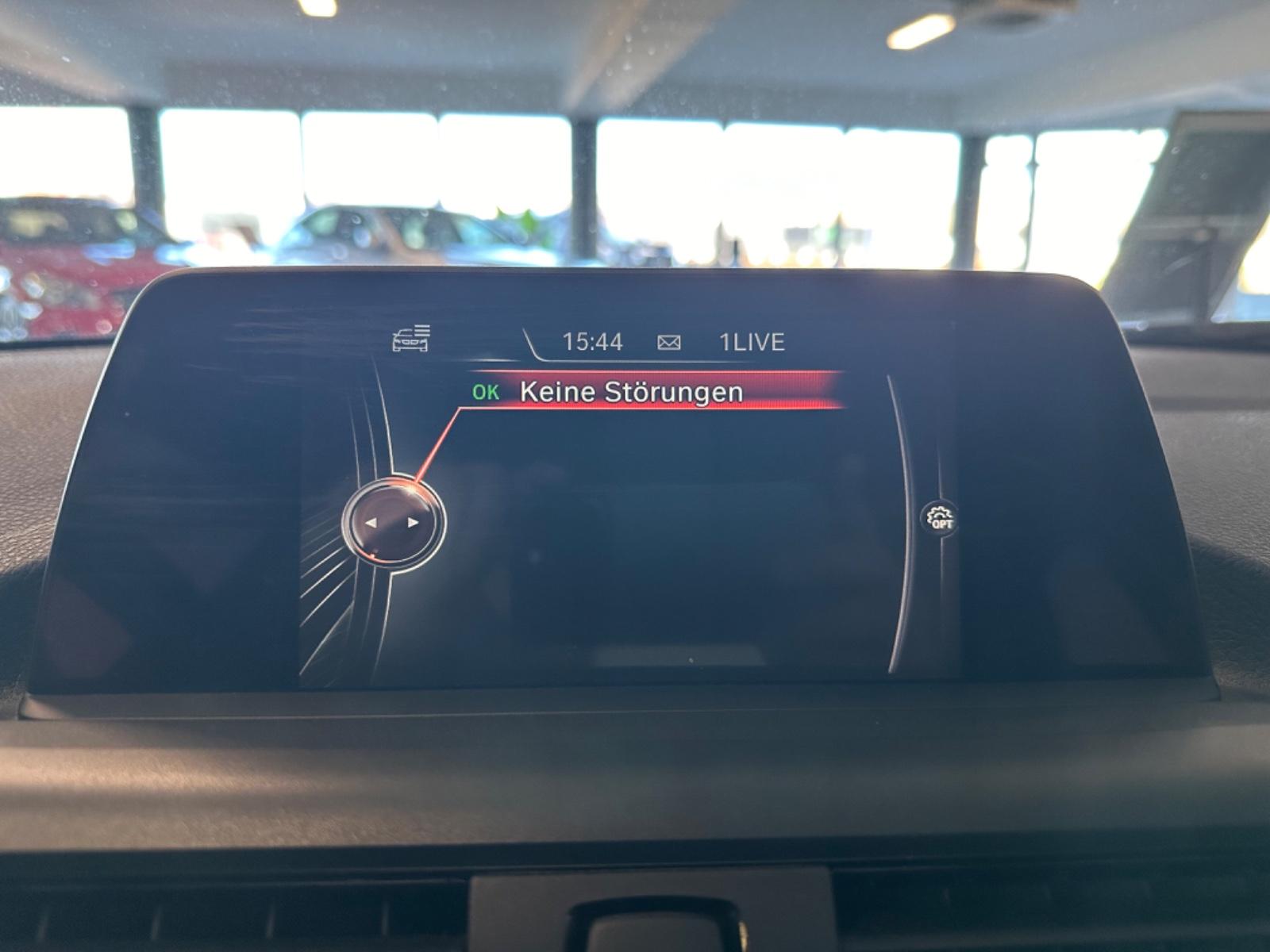 BMW 120i*Sport Line* TEMPOMAT*LED*NAVI*PDC*