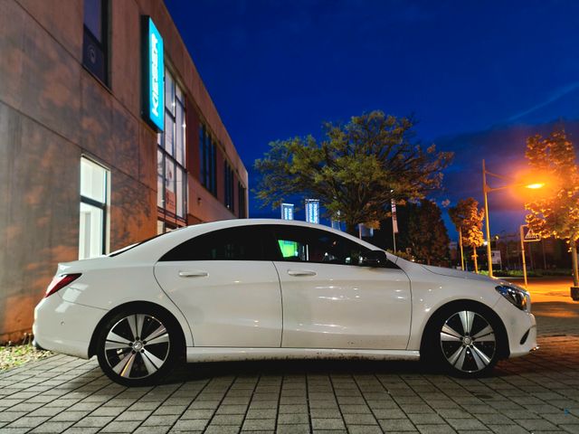 MERCEDES-BENZ CLA 220 CDi, AMG-Line, LED, Ambiente, Panorama..