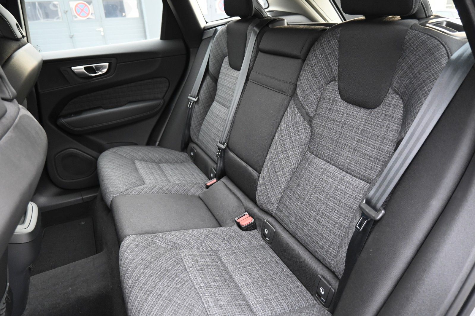 Fahrzeugabbildung Volvo XC60 B4 D FWD Core*RFK*el.Heckkl*GoogleMaps*AHK
