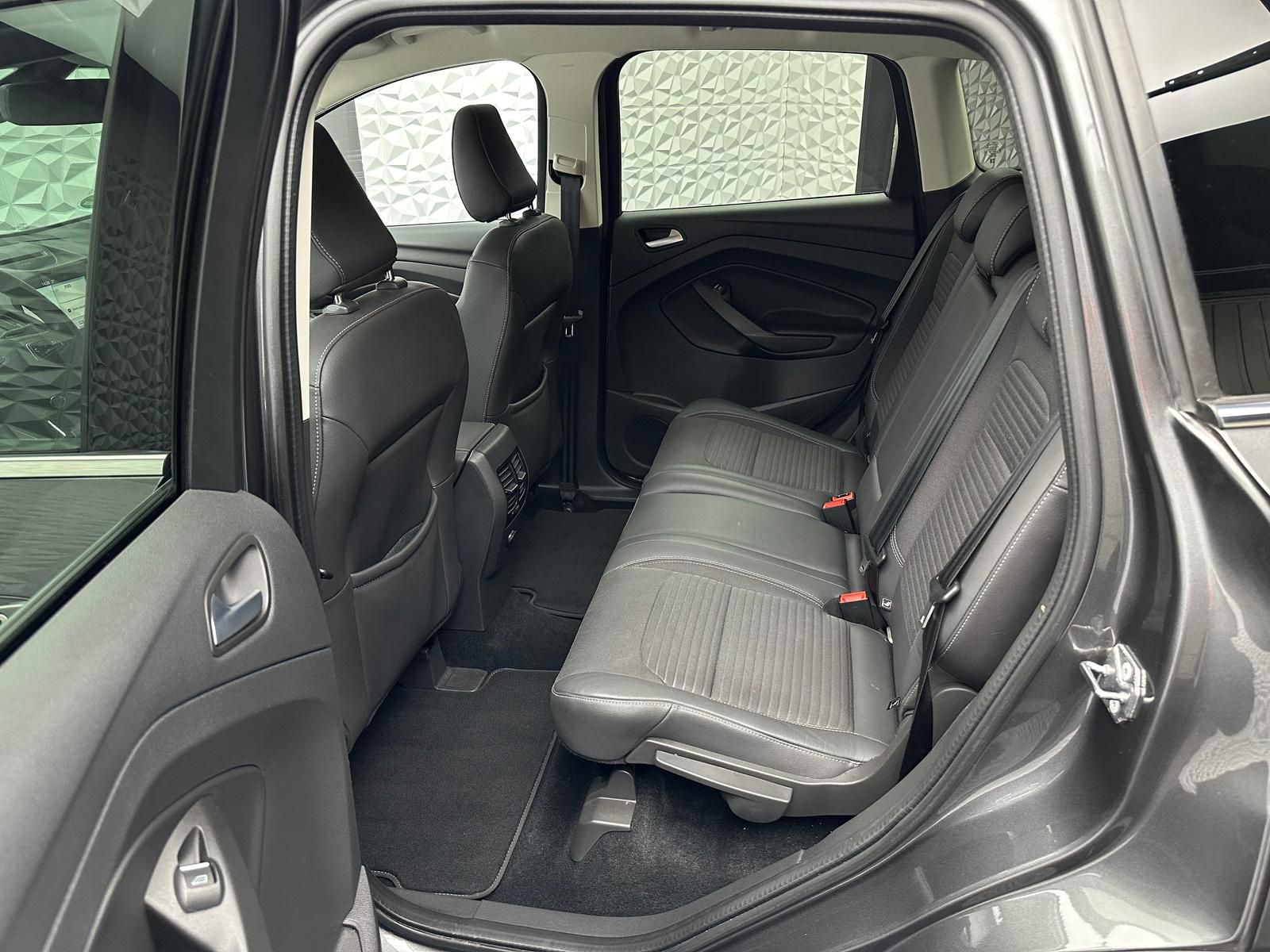 Fahrzeugabbildung Ford KUGA TITANIUM 1.5/KEYLES/LED/AMBI/NAV/SITZHZ/TSA