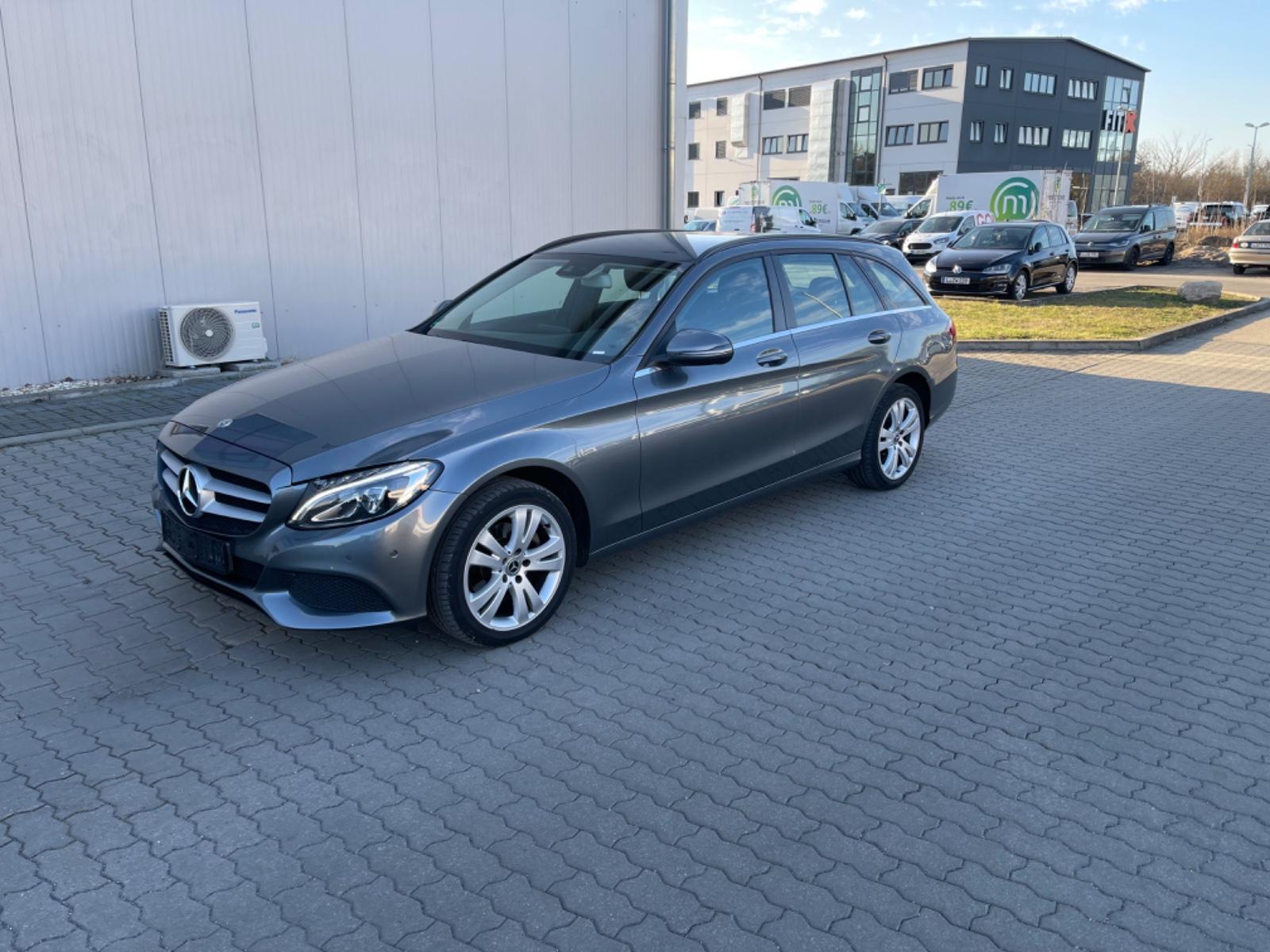 Mercedes-Benz C 180  CGI Automatik 9-Gang  Navi AHK