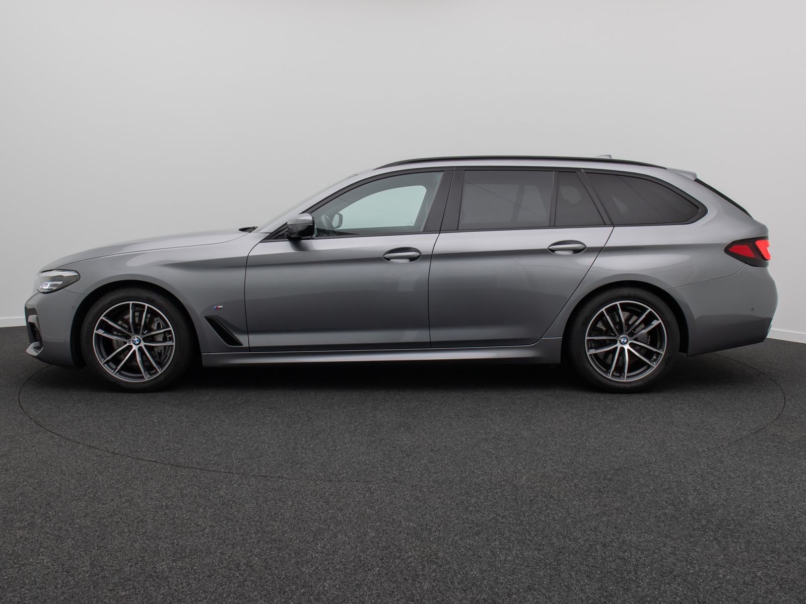 Fahrzeugabbildung BMW 530d xD M Sport Kamera HUD DAB H/K AHK ACC Alarm