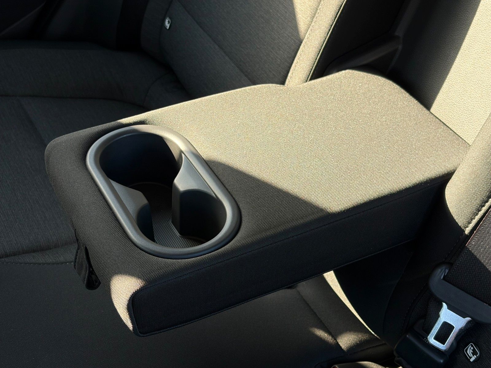 Fahrzeugabbildung Hyundai KONA E Select ACC LHZ SHZ LKAS PDC KAM