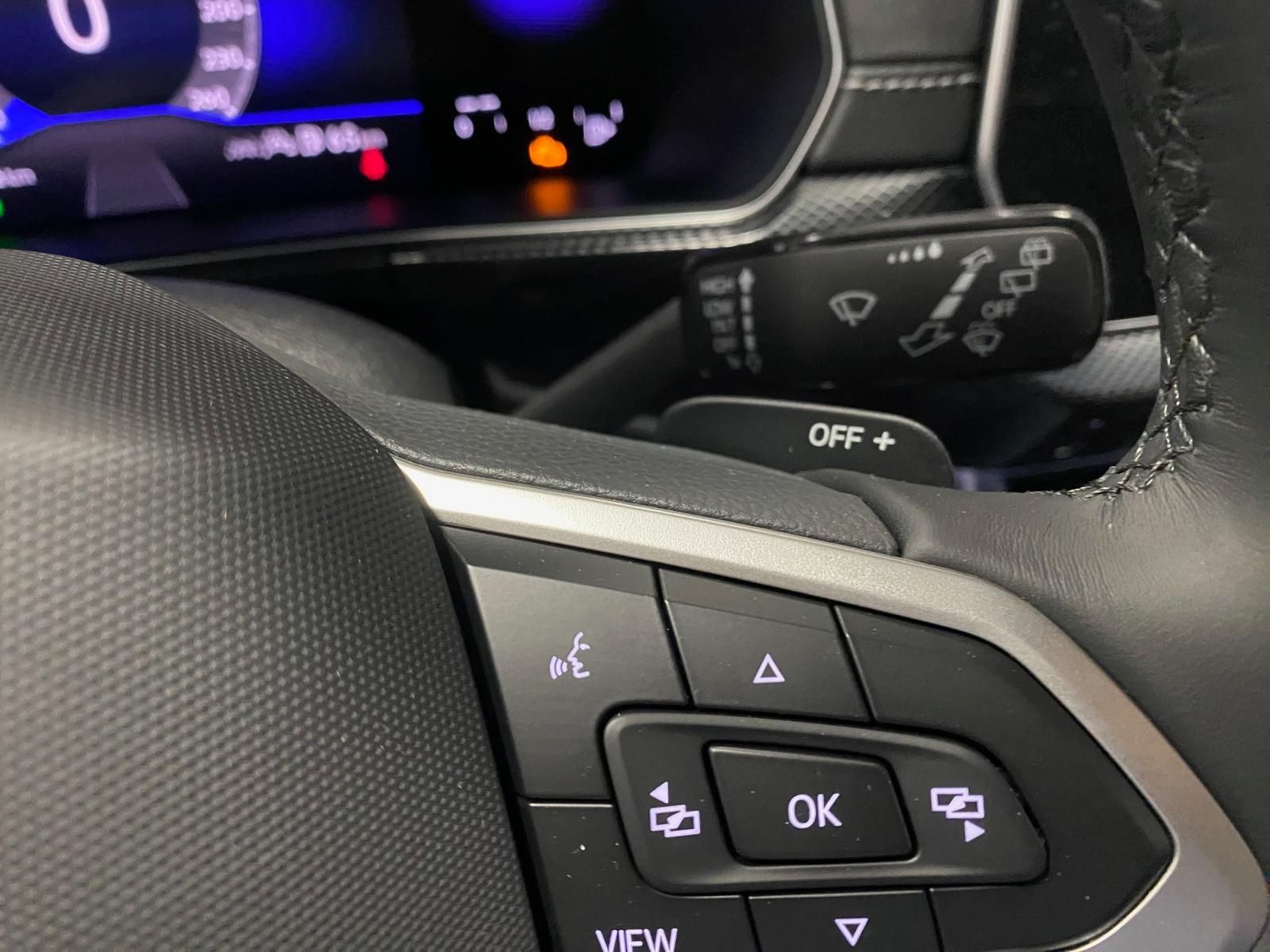 Fahrzeugabbildung Volkswagen T-Cross 1.0 TSI DSG R-Line BLACKSTYLE+MATRIX+AHK