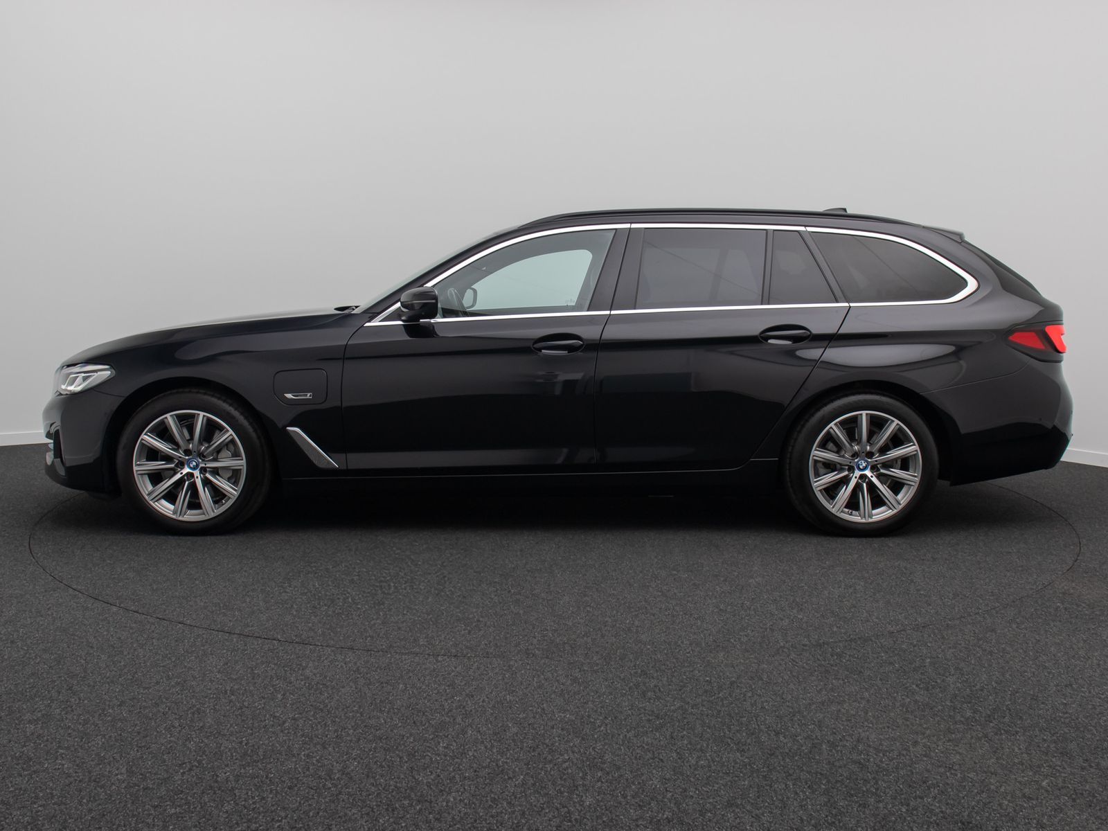 Fahrzeugabbildung BMW 530e xD Panorama 360&deg;DAB HiFi 4xKlima AHK Alarm