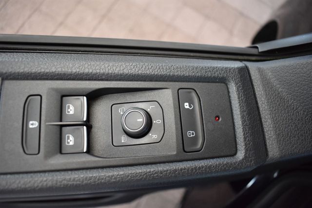 T6.1 Multivan DSG NAVI+AHK+ACC+KAMERA+ALU