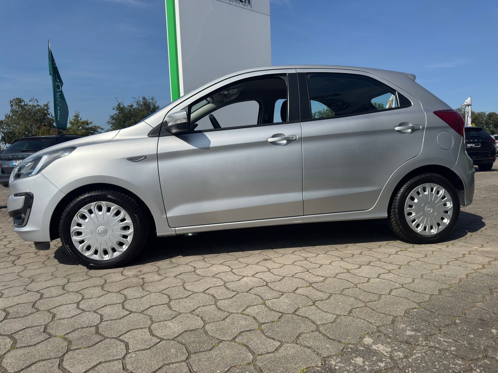 Fahrzeugabbildung Ford Ka+ 1.2 86PS 5-Gang*BehFro*SHZ*PDC*Allwetter