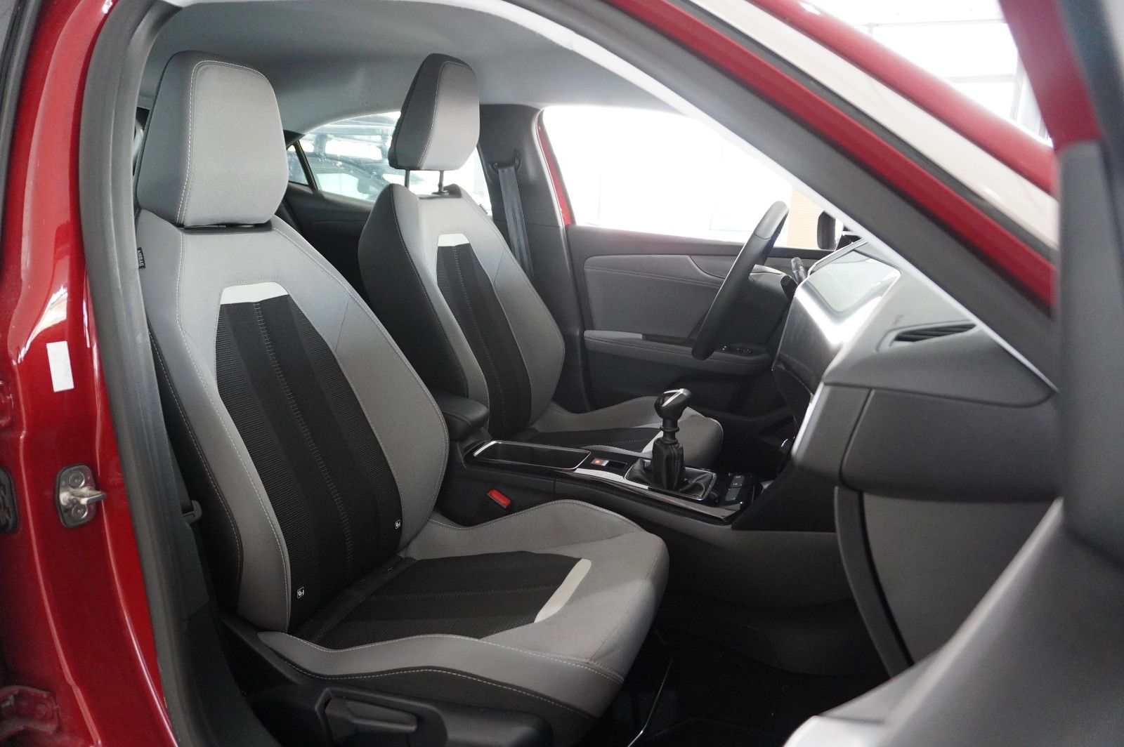Fahrzeugabbildung Opel Mokka ELEGANCE 1.2T NAVI/LED/KAMERA/SPORT/SH/DAB