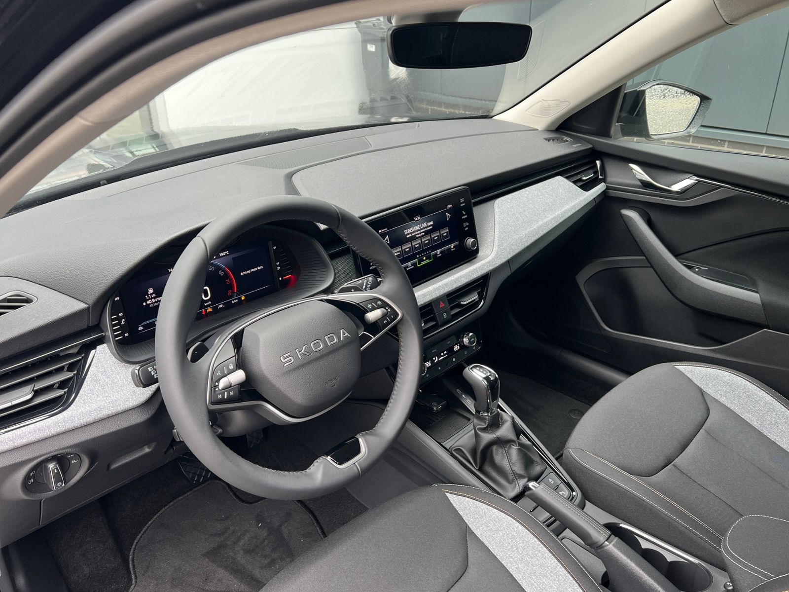 Fahrzeugabbildung SKODA Kamiq Tour 1.5 TSI DSG *AHK, Matrix-LED, Kamera,