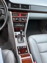 Mercedes-Benz E 320 Coupe Autom. 5-Gang Scheckheft el.SHD - Mercedes-Benz E 320: Coupe