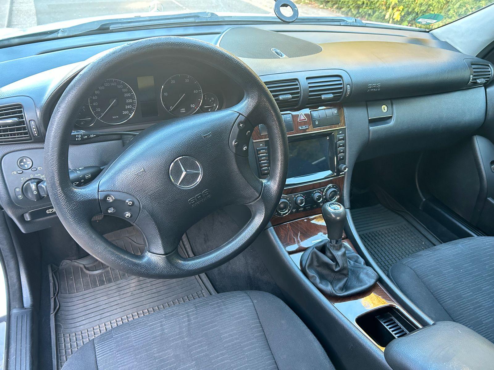 Mercedes-Benz C220 2006 — photo 10