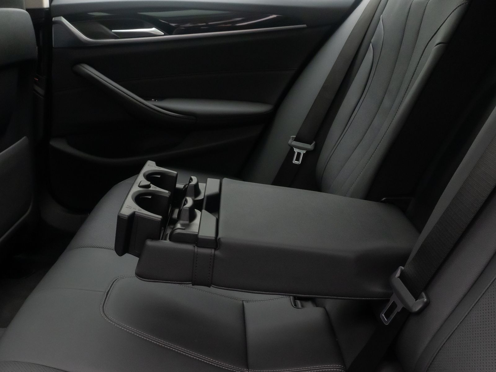 Fahrzeugabbildung BMW 530d Alarm 4xKlima DAB Kamera Panorama Sportsitz