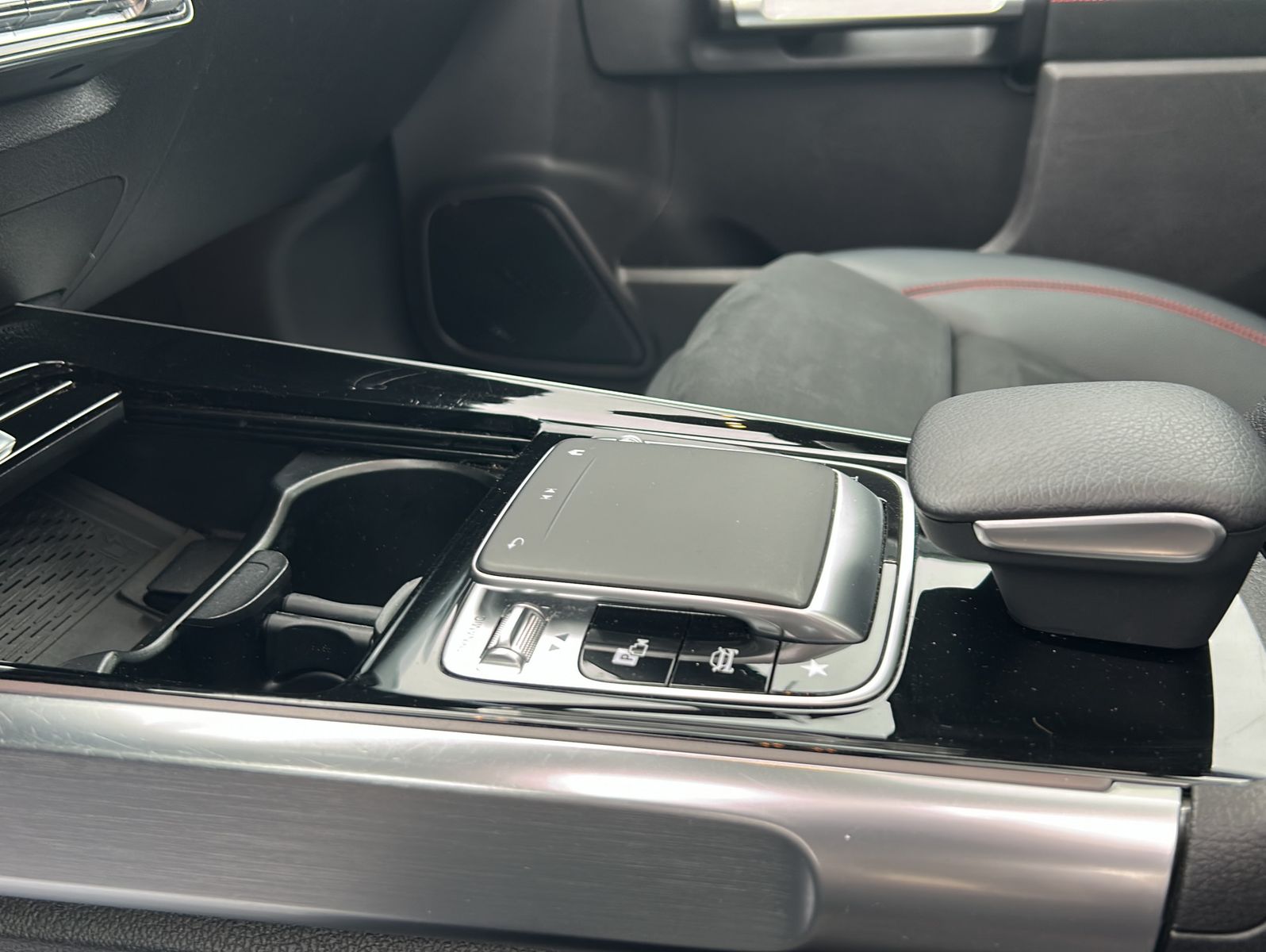 Fahrzeugabbildung Mercedes-Benz GLB 220 d AMG Line 7 Sitzer